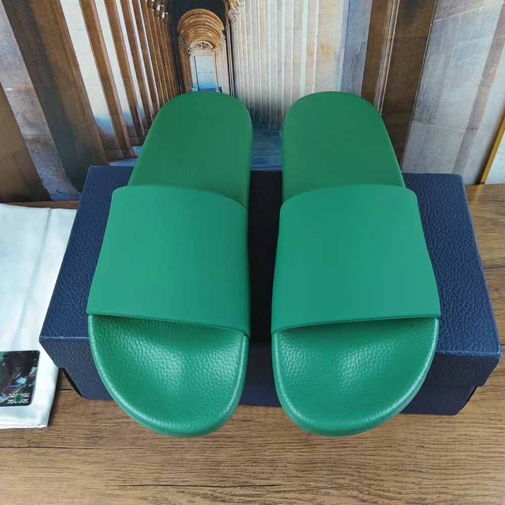 Women's new fashion Joker outdoor flat-bottomed beach slippers have a shoe box